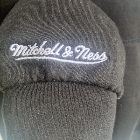 Boys Mitchell and Ness Black Raptors Hoodie in XL - Picture 9 of 12